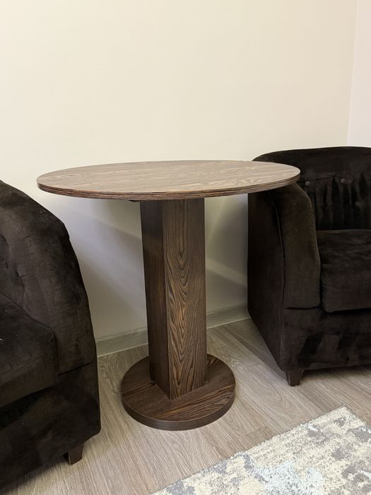 Стол и два кресла