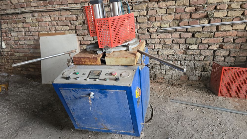 Станки по сборке пластика