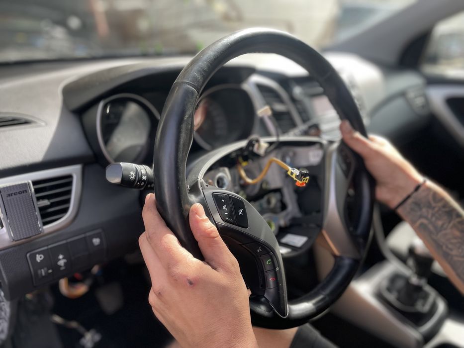 Hyundai i30/i40 KIA CEED кормилна конзола с 24 месеца гаранция