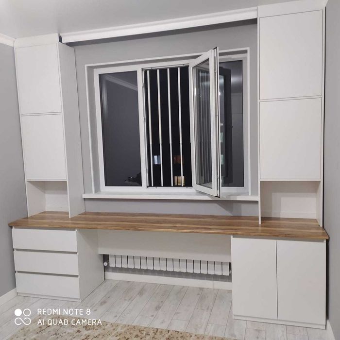 Столы двухтумбовые.