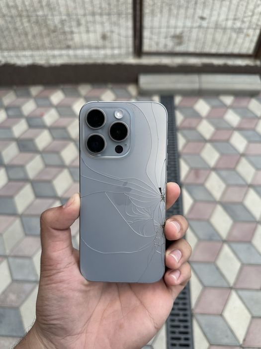iPhone  15  pro