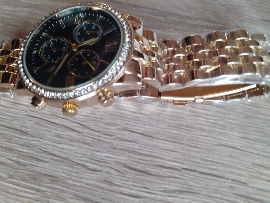 Страхотен дамски часовник