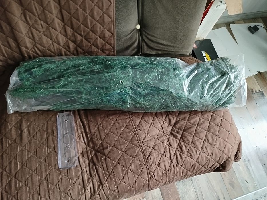 Brad artificial cu suport