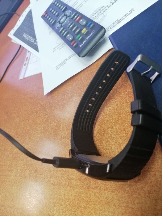 Продавам часовник смарт,може да звъни,да набира номера