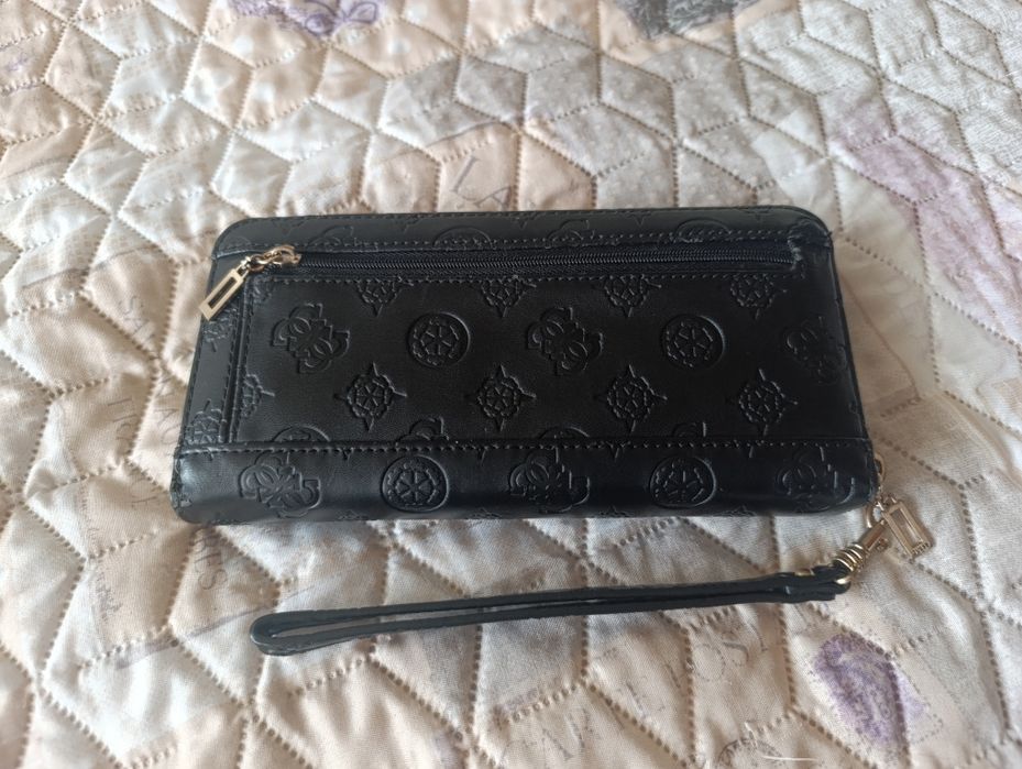 Дамско портмоне Guess