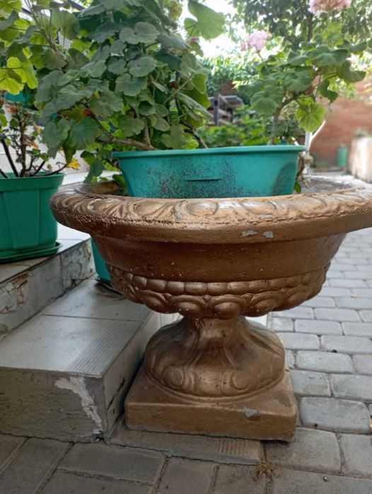 Продам вазоны! В наличии 3 шт.