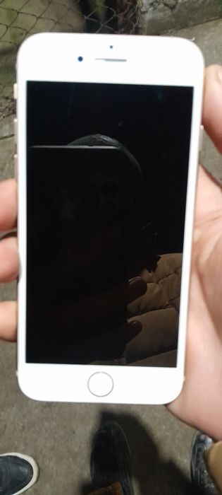 Продам айфон 8 договорная