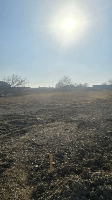 Vând / uregnt /  teren intravilan in Vadu Pași