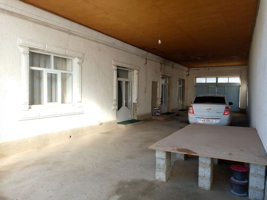 Hovli sotiladi charxin