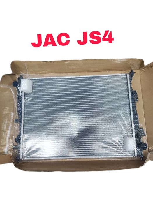 JAC JS4 Радиатор охлаждения.