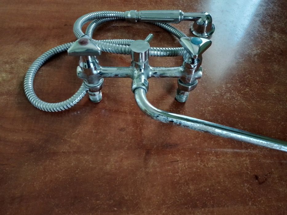 Смеситель для ванн