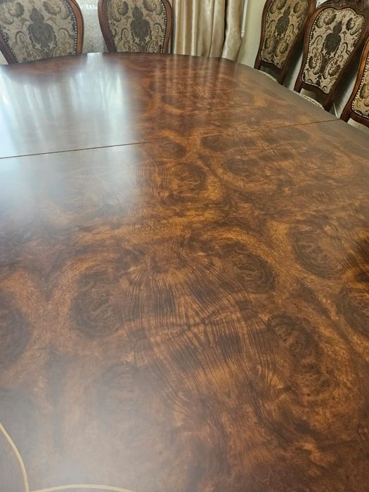 Стол со стульями