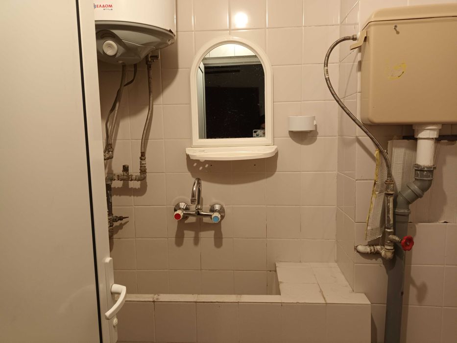 Малък 2стаен мансарден апартамент под наем,  до центъра/за нощувки