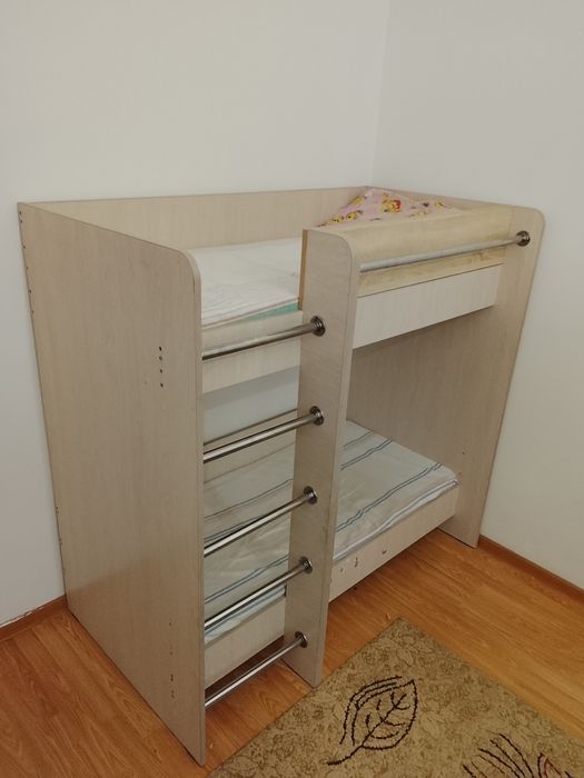 Продам двухъярусную кровать