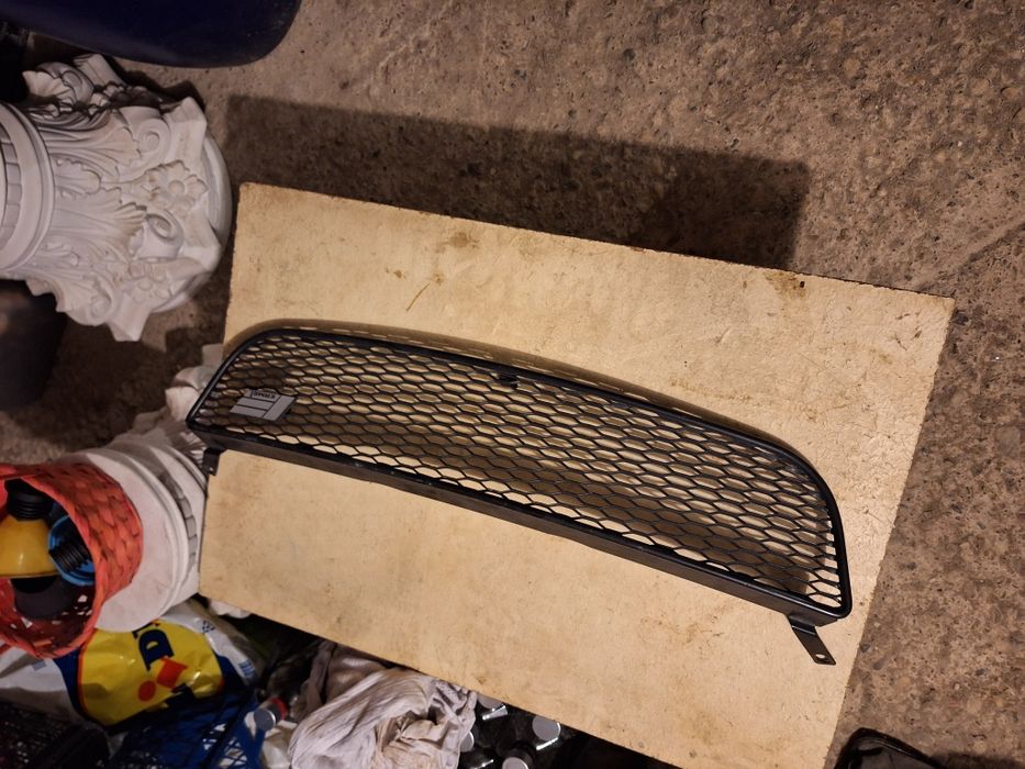 Vând grilă metalică sport Vw Polo !!!