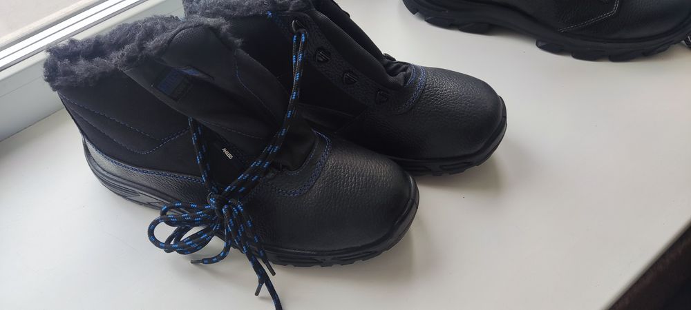 Продам обувь рабочую