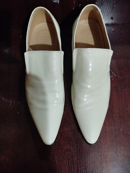 Oq tufli sotiladi razmer 41