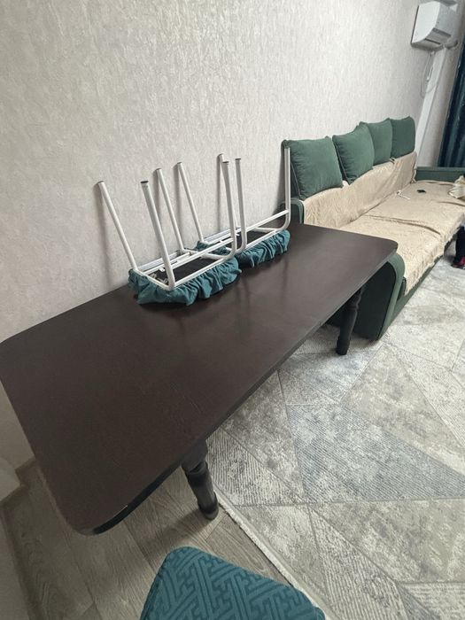 Продается гостиный стол