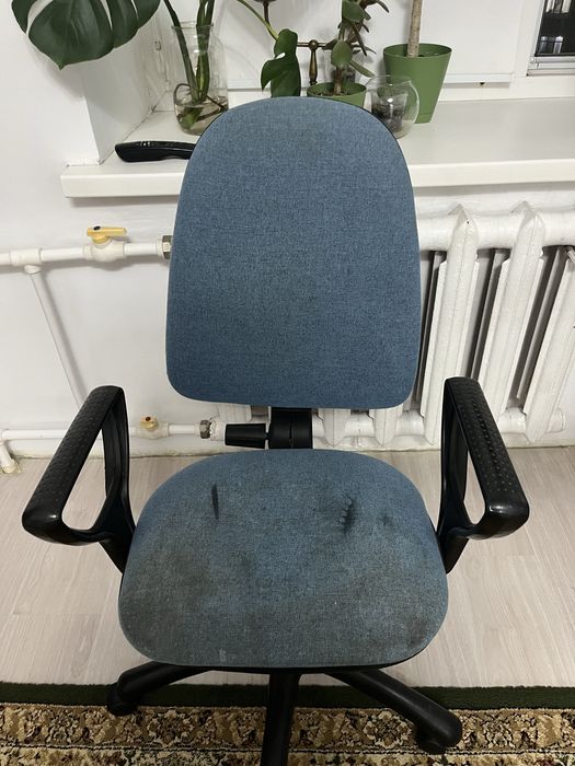 Продам кресло офисное