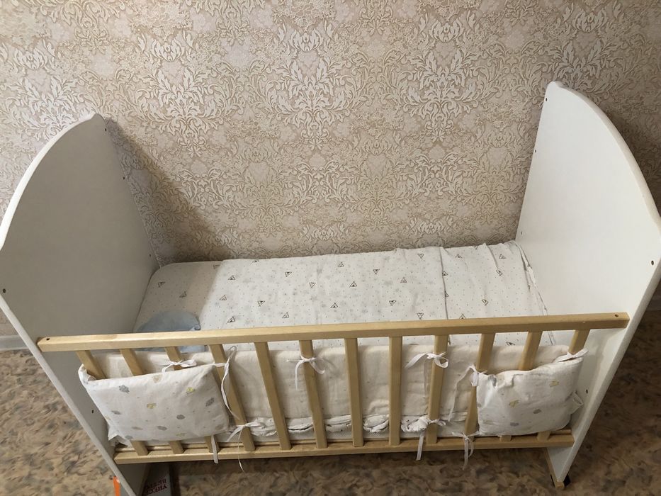 Продам манежку, детскую кровать