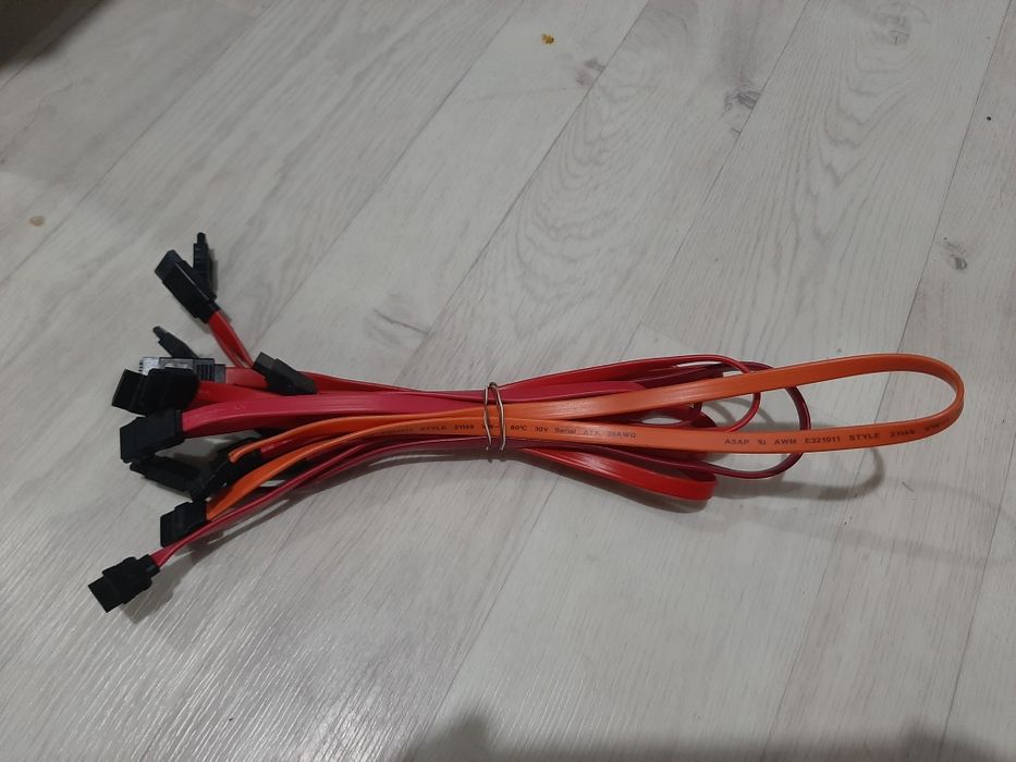 Продам 8 шлейфов сата комплектом.