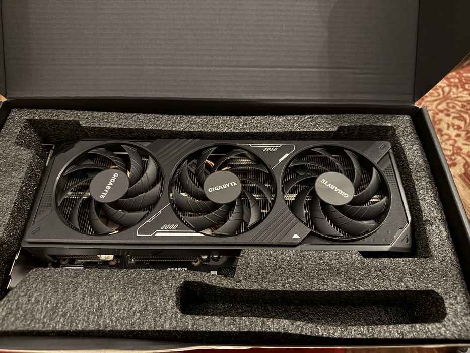 Placă video în garanție Gigabyte Geforce RTX 5070 12 GB