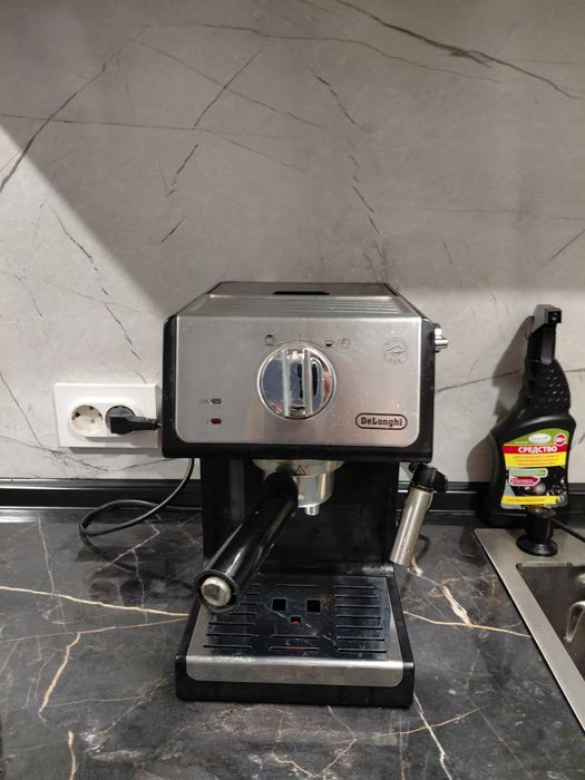 Продам кофе машину Delonghi