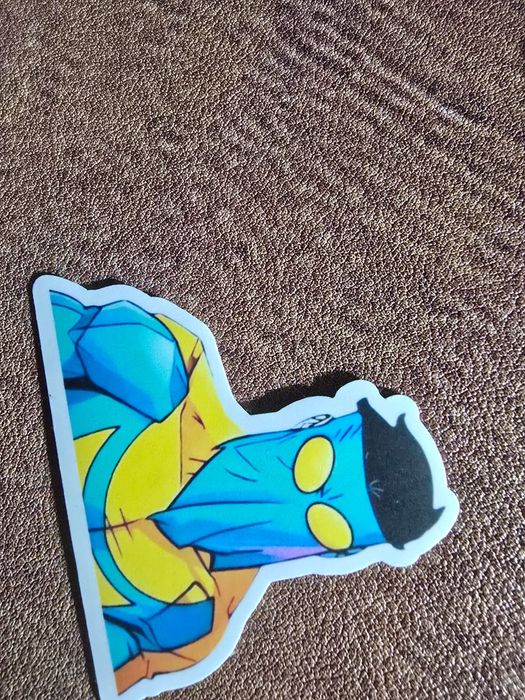 Наклейки и брелки Invincible