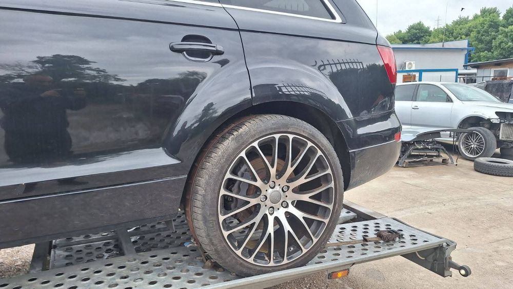 Audi Q7 4 2 TDI V8  ,326 к.с ,20 броя на части.