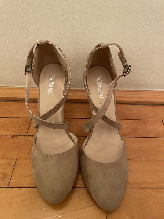 Pantofi cu toc marimea 40.