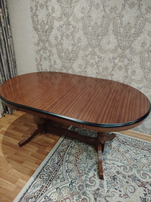 Стол дерево раздвижной.