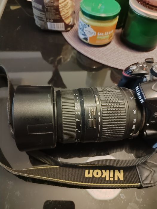 Obiectiv tamrom 70-300 cu parasolar