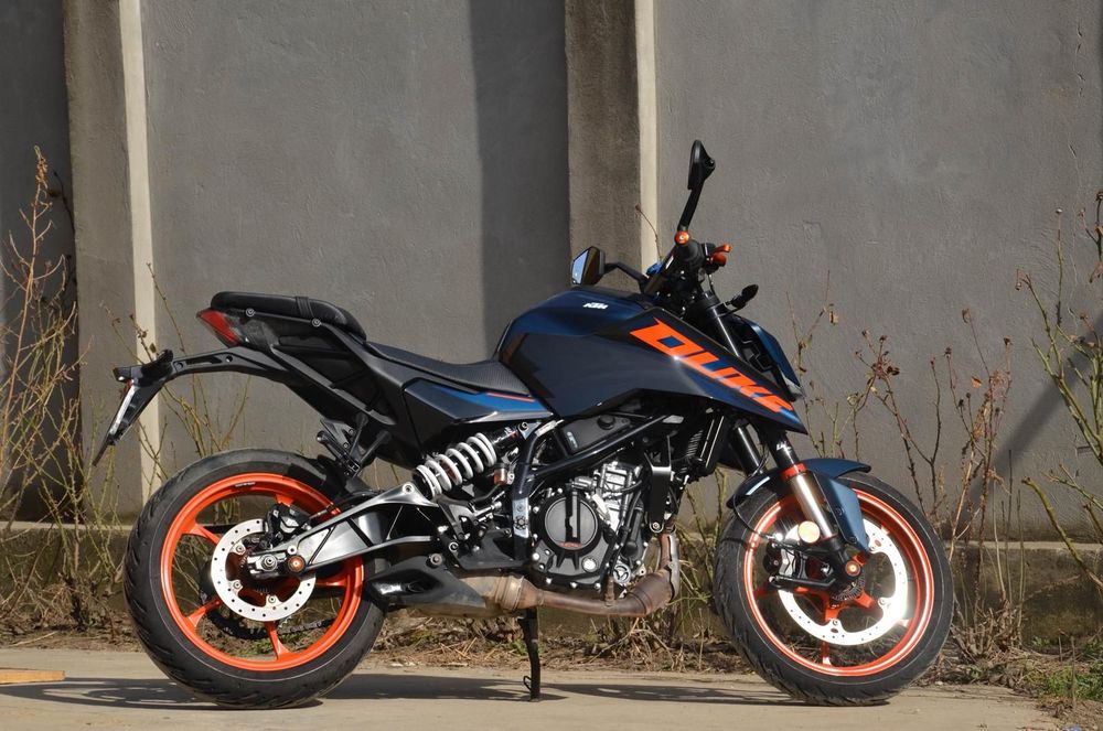KTM 125 Duke KTM Duke 125 – 2024 | 5.857 km | Echipare extra | Primul proprietar