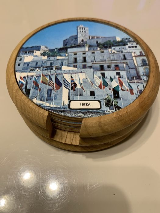 Кутия с подложки за маса