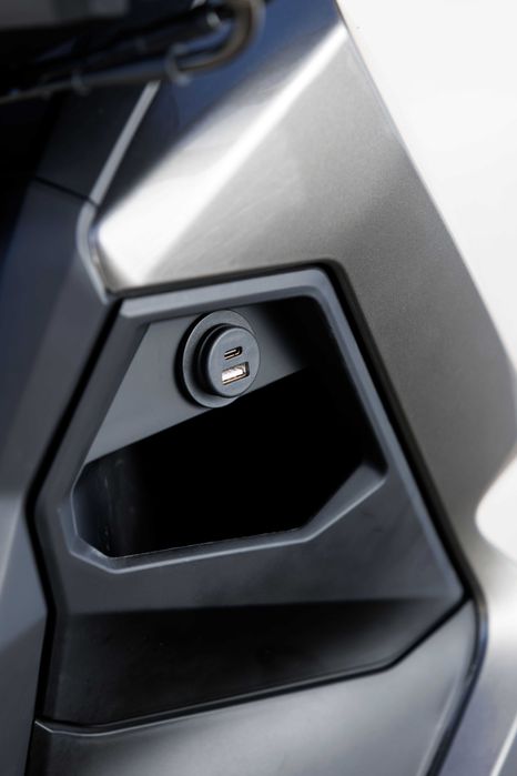 Scuter Kymco SKYTOWN 125i la pret promotional!