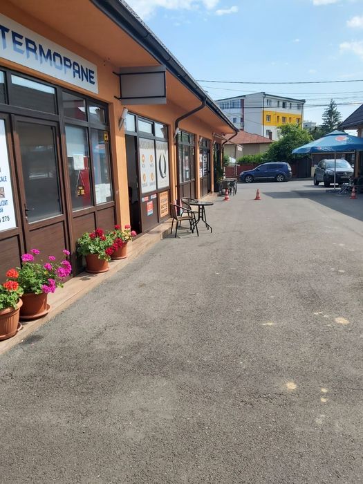 Spații comerciale de închiriat