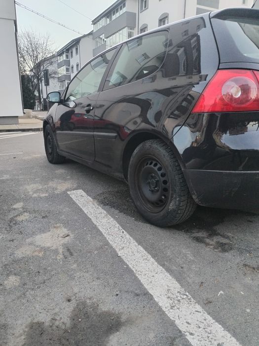 Vând Volkswagen Golf 5