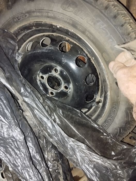 Продам шипованные шины с дисками