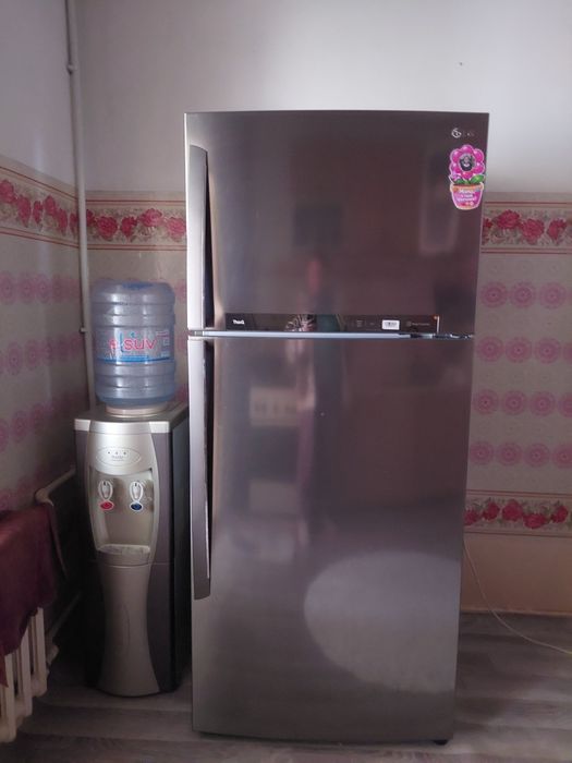 Продаётся холодильник LG 2025год