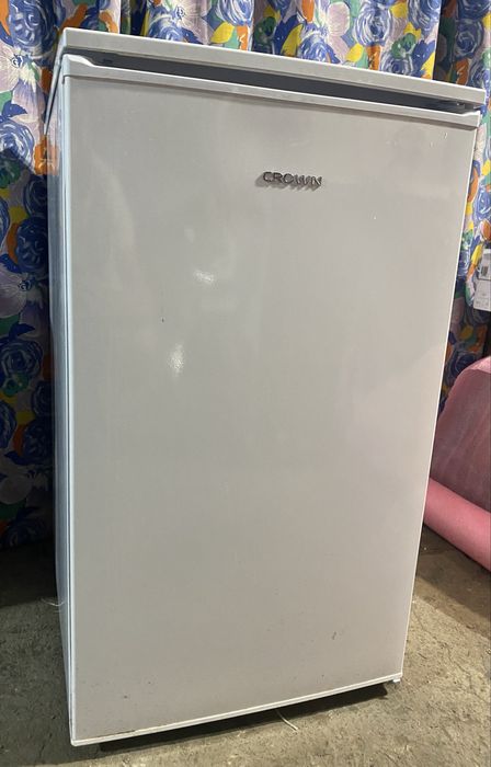Компактен хладилник Crown GN 1101FLN с камера (82 л)