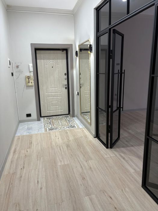 Продам 2хком квартиру район 8 школы.