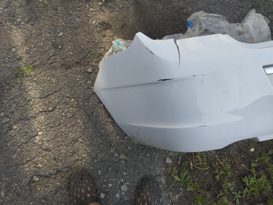 Продам бампер задний на кобальт