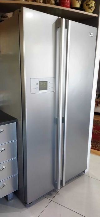 Продается двухдверный холодильник Side by side..