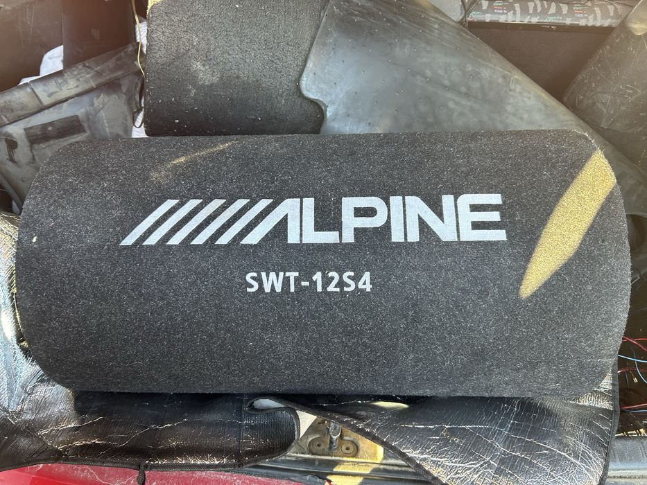 Продавам Бас каса Alpine