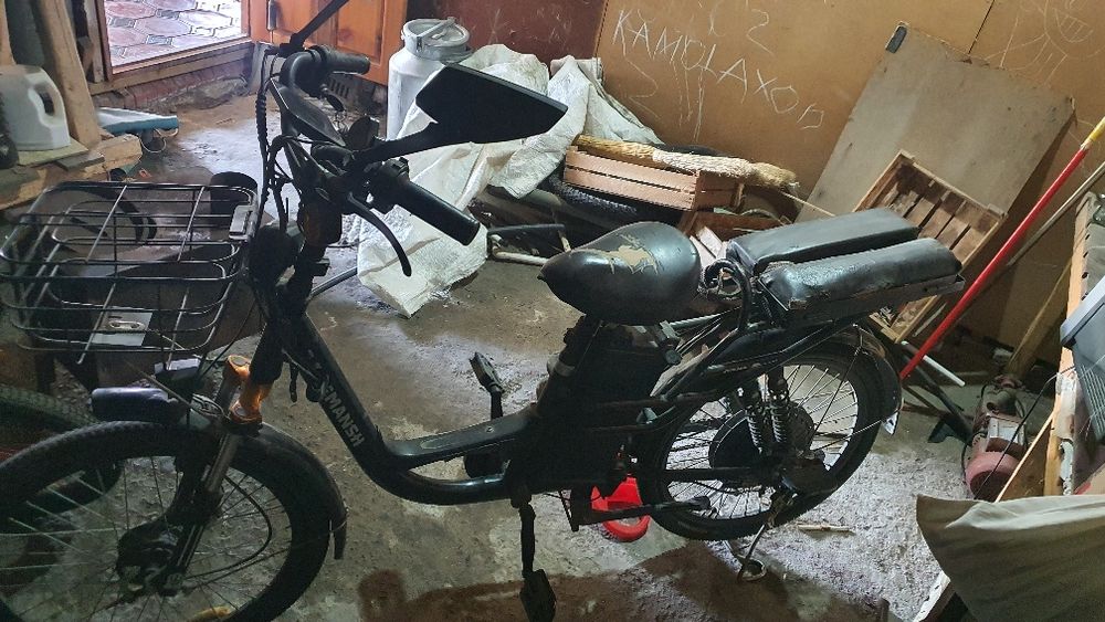Skuter sotiladi xolati yaxshi batareyka 35 40 yuradi narxi 1400
