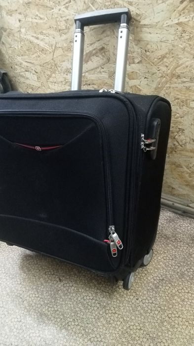 Продается чемодан бу в хорошем состоянии