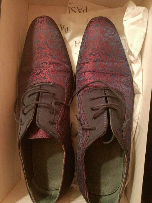 Pantofi mire mărimea 40