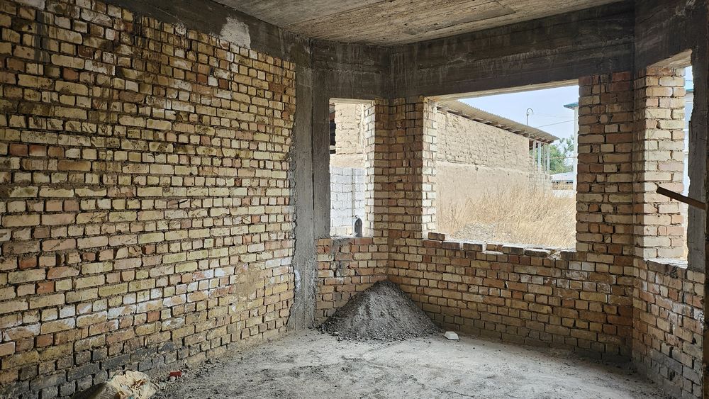 Продаю срочно свою дом коробку рядом  Янги Узбекистон боги