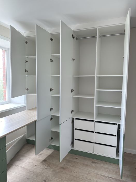 Продам детский шкаф с партой