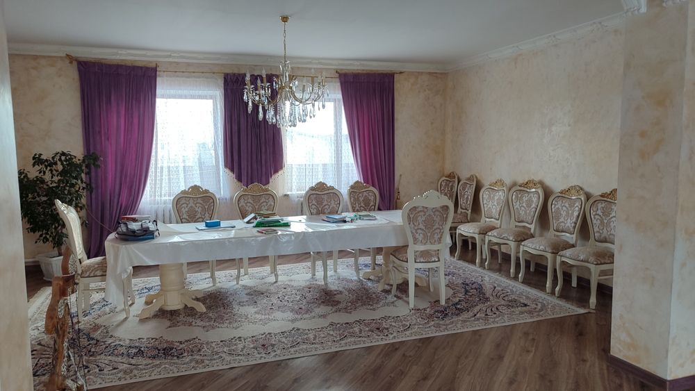 Стол/стулья в хорошем состоянии